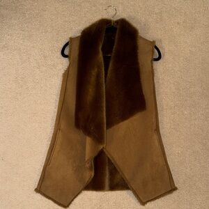 Love Token faux fur vest size small